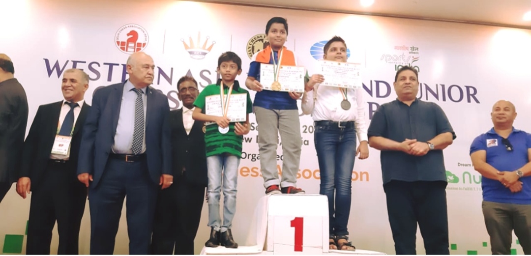 Md Imran receiving Silver Medal at Western Asian Chess Championship ...